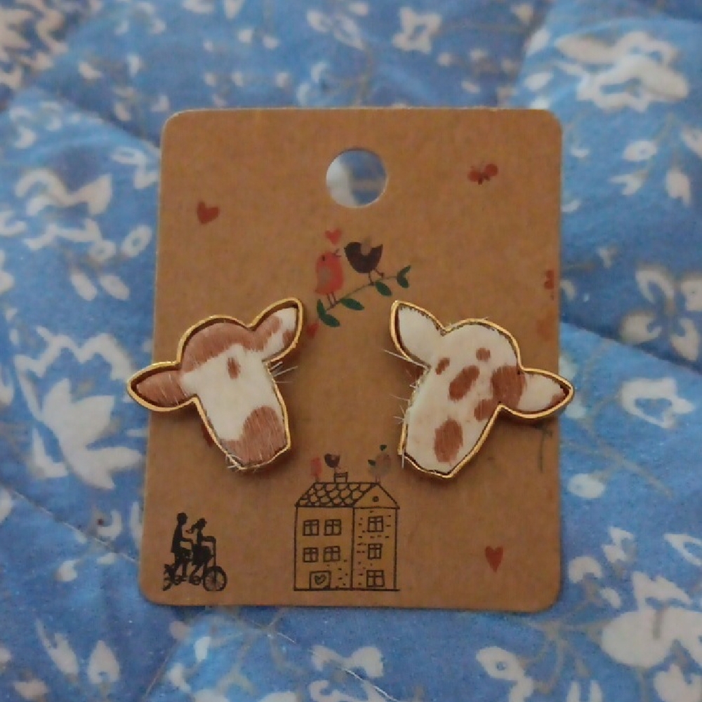 Cute Fuzzy Cow🐮 Head  Stud Gold Tone Western Earrings New!